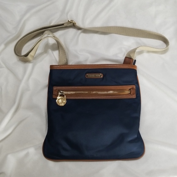 Michael Kors Handbags - Michael Kors Crossbody Purse